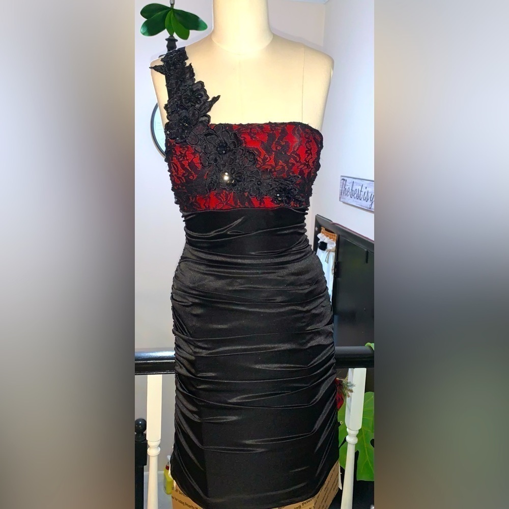 B. Smart One Shoulder Vintage Mini Black and Red ruched Dress 3
